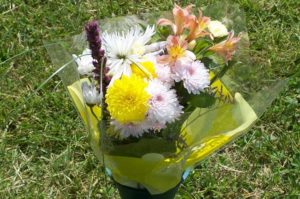Flower-Bouquet-for-Gravesite