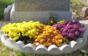 Seasonal-Planting-with-Border-on-gravestone